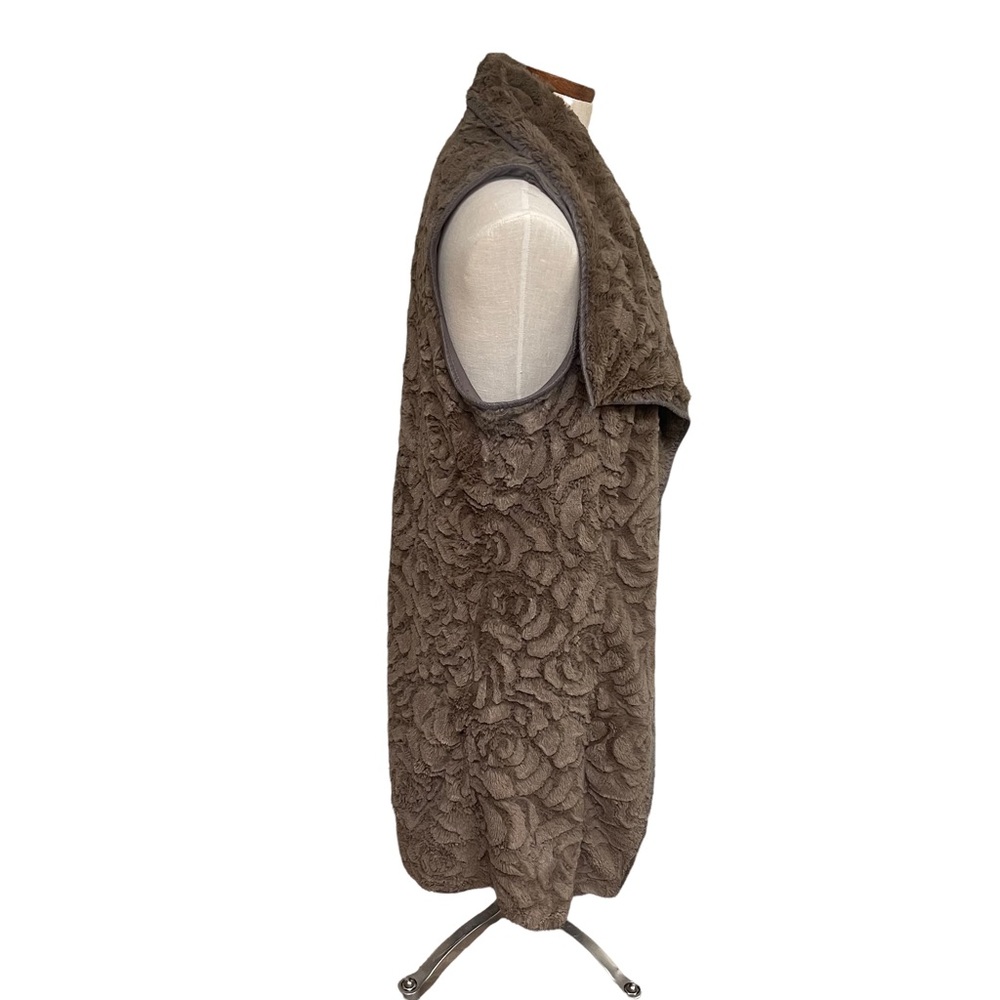 Altar'd State Sleevless Long Vest - Picture 3 of 11